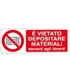 Cartello vietato  depositare materiale davanti agli idranti