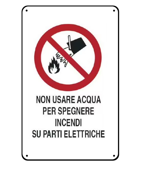 Cartelli di divieto  'non usare acqua per spegnere incendi su parti elettriche'