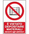 Cartello vietato  depositare materiale davanti agli estintori
