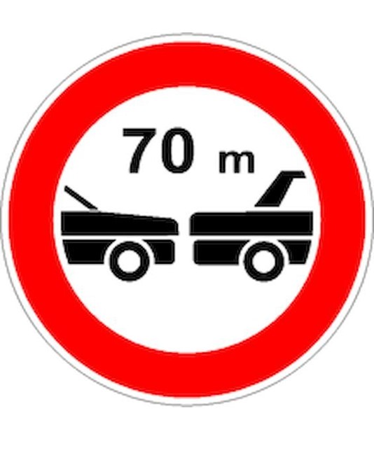 Cartello distanza minima obbligatoria fra veicoli