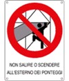 Cartello di divieto 'non salire o scendere all'esterno dei ponteggi'
