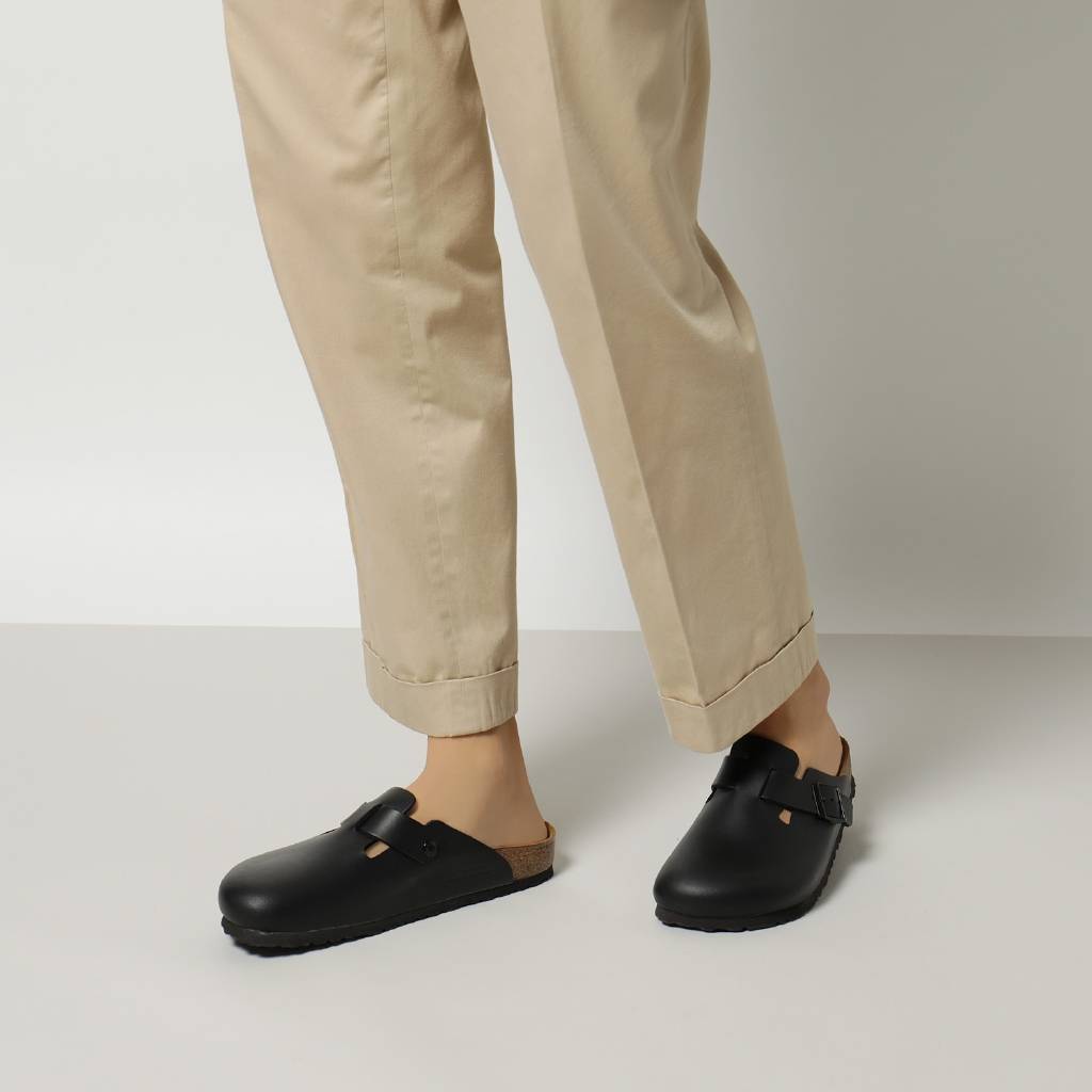 Sandali da lavoro Birkenstock Boston SL: abbinamento con pantaloni casual