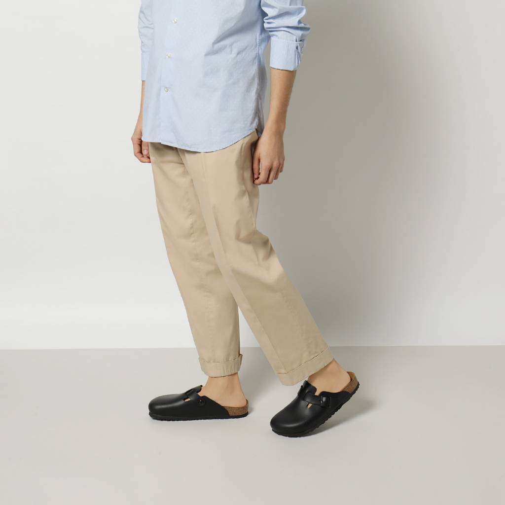 Sandali da lavoro Birkenstock Boston SL: abbinamento con camicia e pantaloni